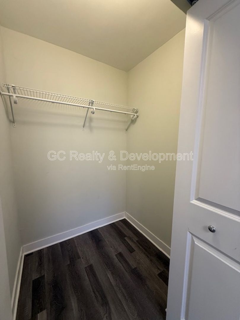 *** RECENTLY UPDATED / 2 BDRM / IN UNIT LAUNDRY / TENANT ONLY PAYS ELECTRIC / SS APPL *** property image