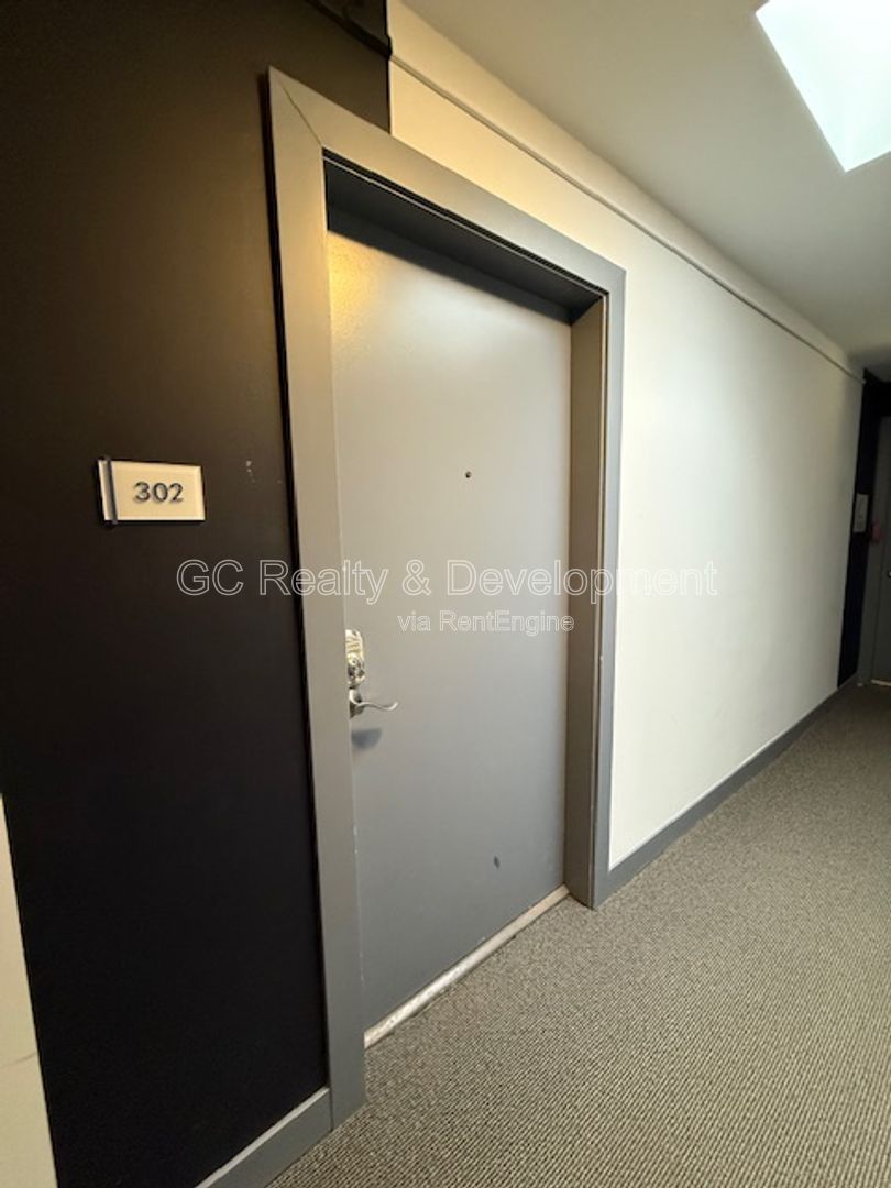 *** RECENTLY UPDATED / 2 BDRM / IN UNIT LAUNDRY / TENANT ONLY PAYS ELECTRIC / SS APPL *** property image