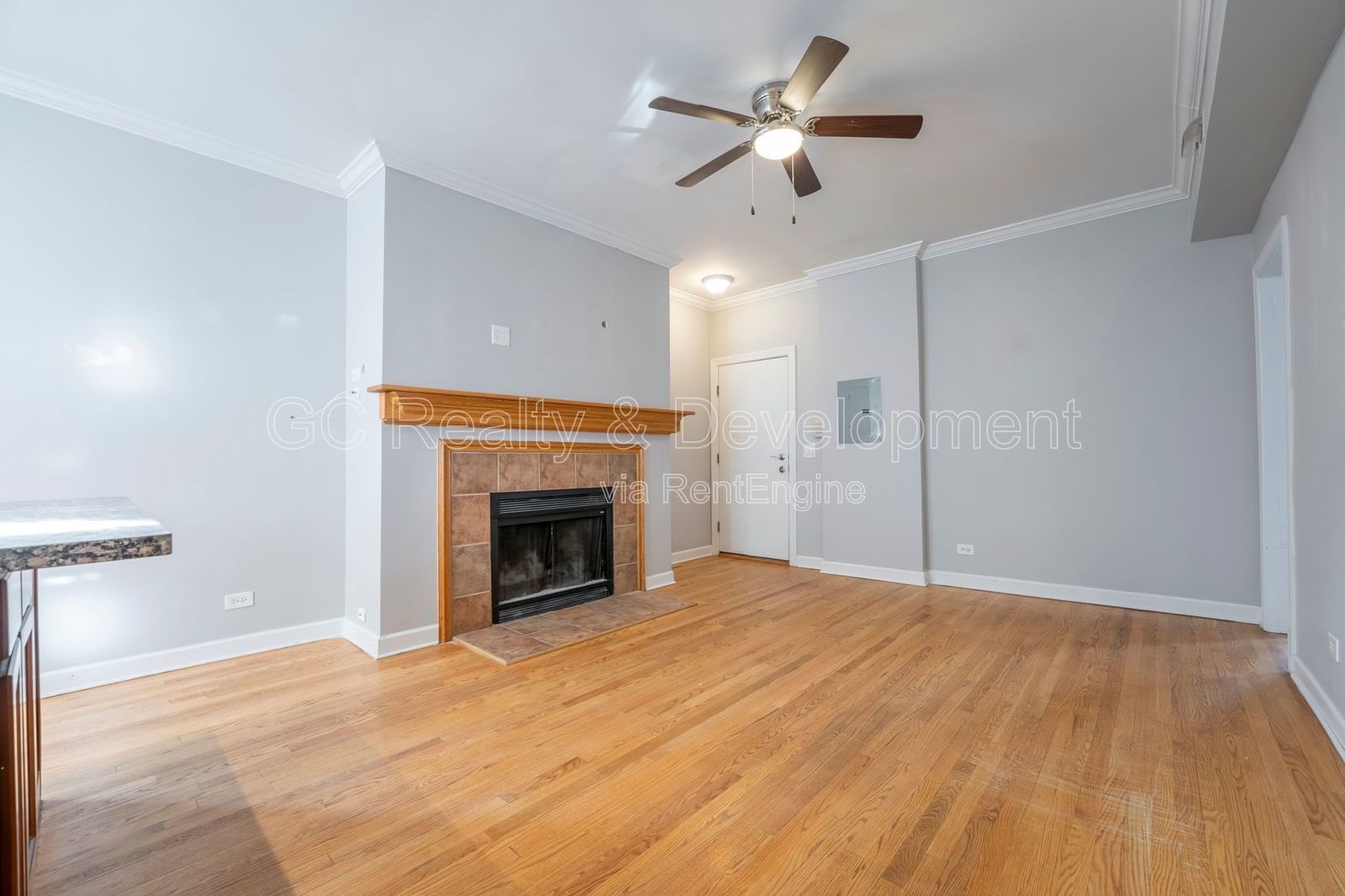 *** 2 BDRM / IN UNIT LAUNDRY / LRG CLOSETS / WALK TO WRIGLEY FIELD / STORAGE UNIT *** property image
