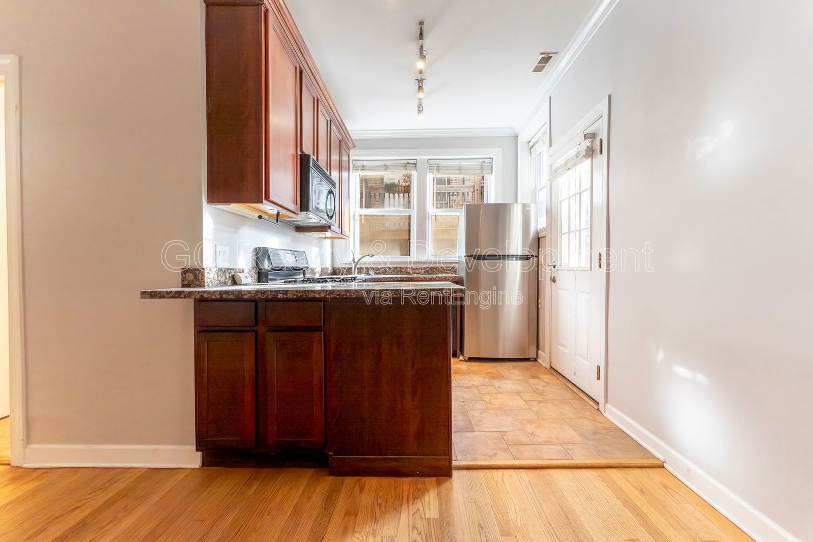 *** 2 BDRM / IN UNIT LAUNDRY / LRG CLOSETS / WALK TO WRIGLEY FIELD / STORAGE UNIT *** property image