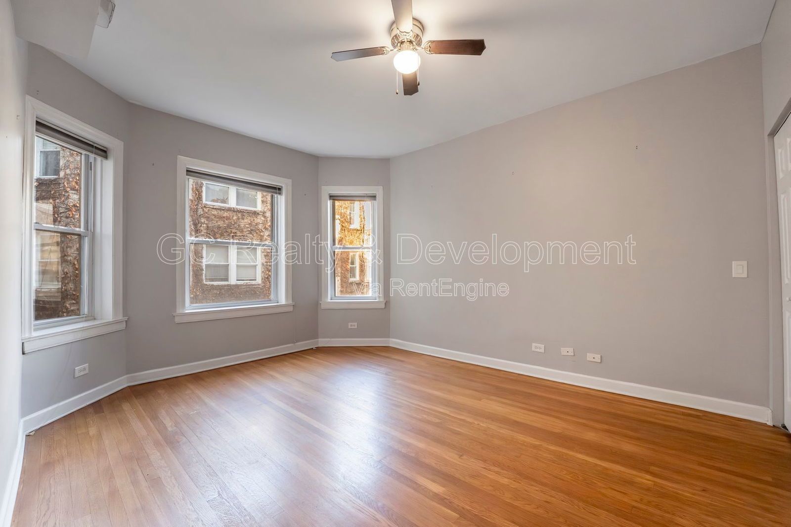 *** 2 BDRM / IN UNIT LAUNDRY / LRG CLOSETS / WALK TO WRIGLEY FIELD / STORAGE UNIT *** property image