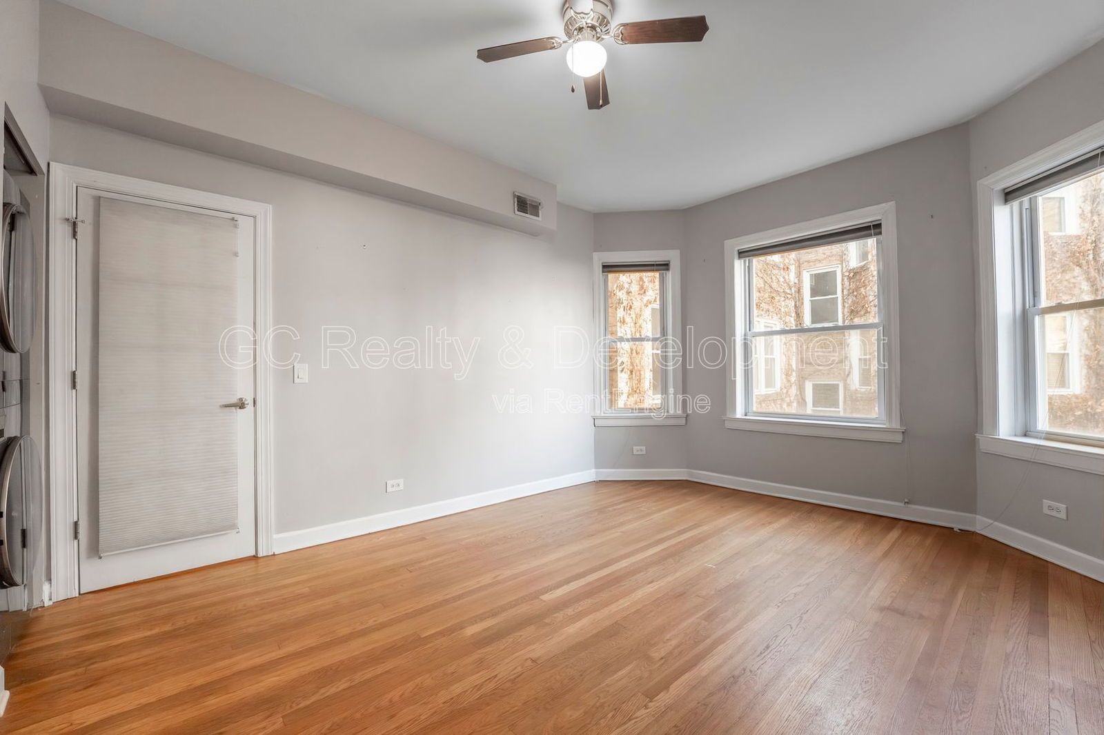 *** 2 BDRM / IN UNIT LAUNDRY / LRG CLOSETS / WALK TO WRIGLEY FIELD / STORAGE UNIT *** property image