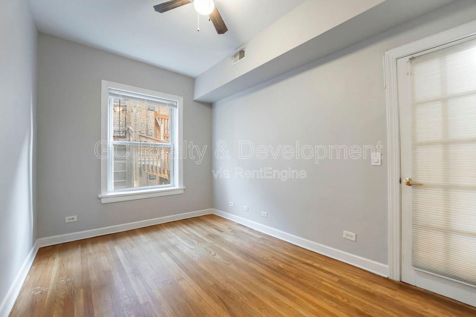 *** 2 BDRM / IN UNIT LAUNDRY / LRG CLOSETS / WALK TO WRIGLEY FIELD / STORAGE UNIT *** property image