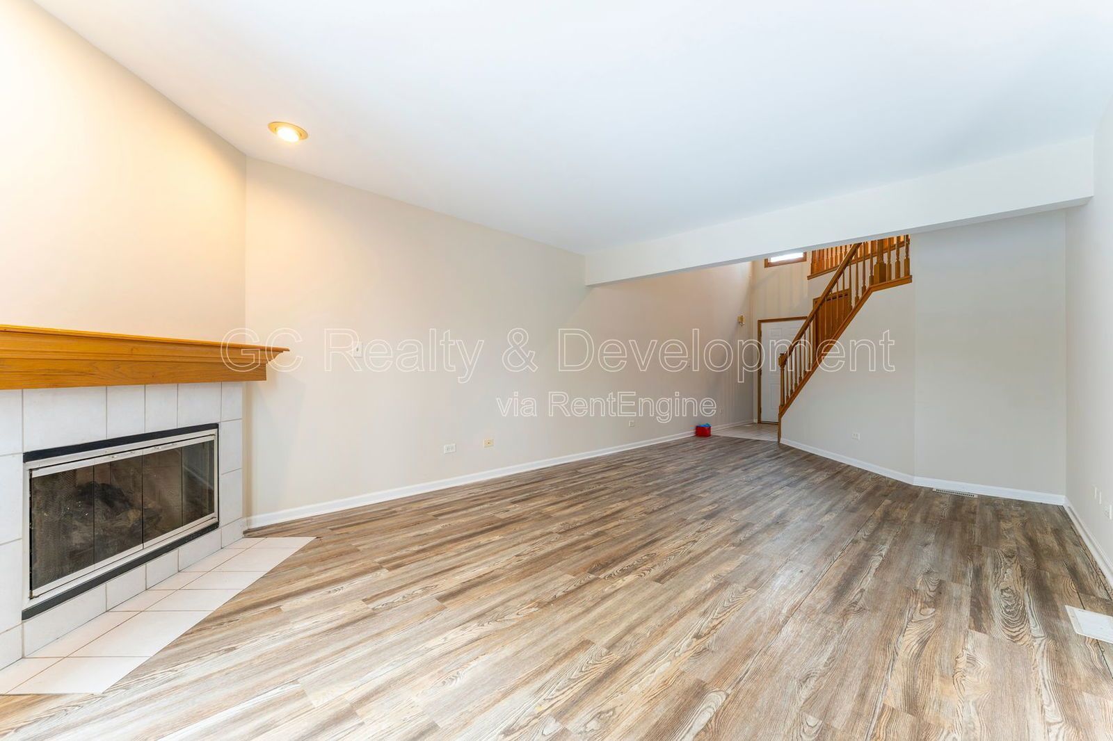 *** END UNIT / 1700+ SQFT / 3 BDRM - 3.5 BTH / FIN BASEMENT / ATTACHED 2 CAR GARAGE *** property image