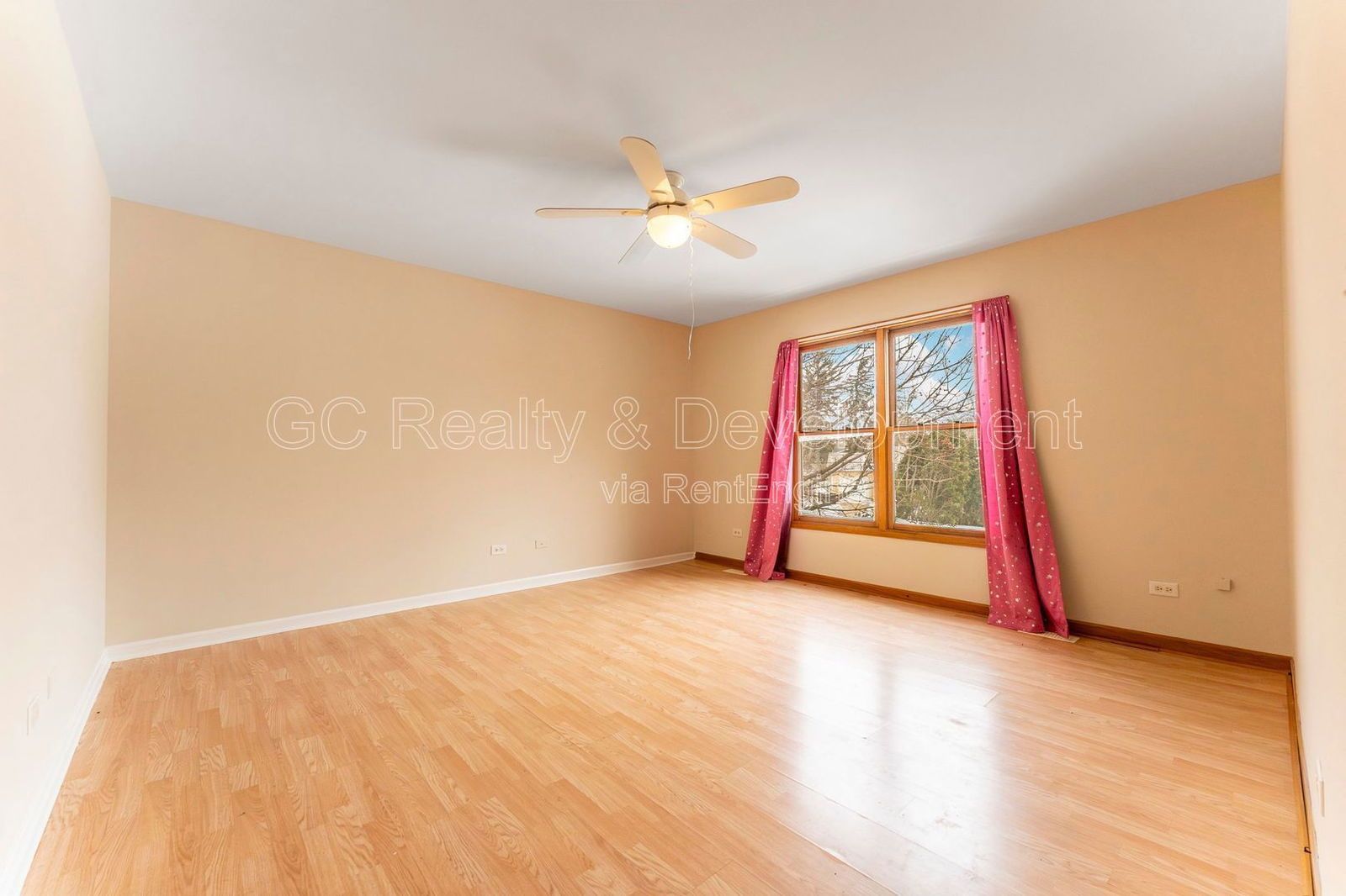 *** END UNIT / 1700+ SQFT / 3 BDRM - 3.5 BTH / FIN BASEMENT / ATTACHED 2 CAR GARAGE *** property image