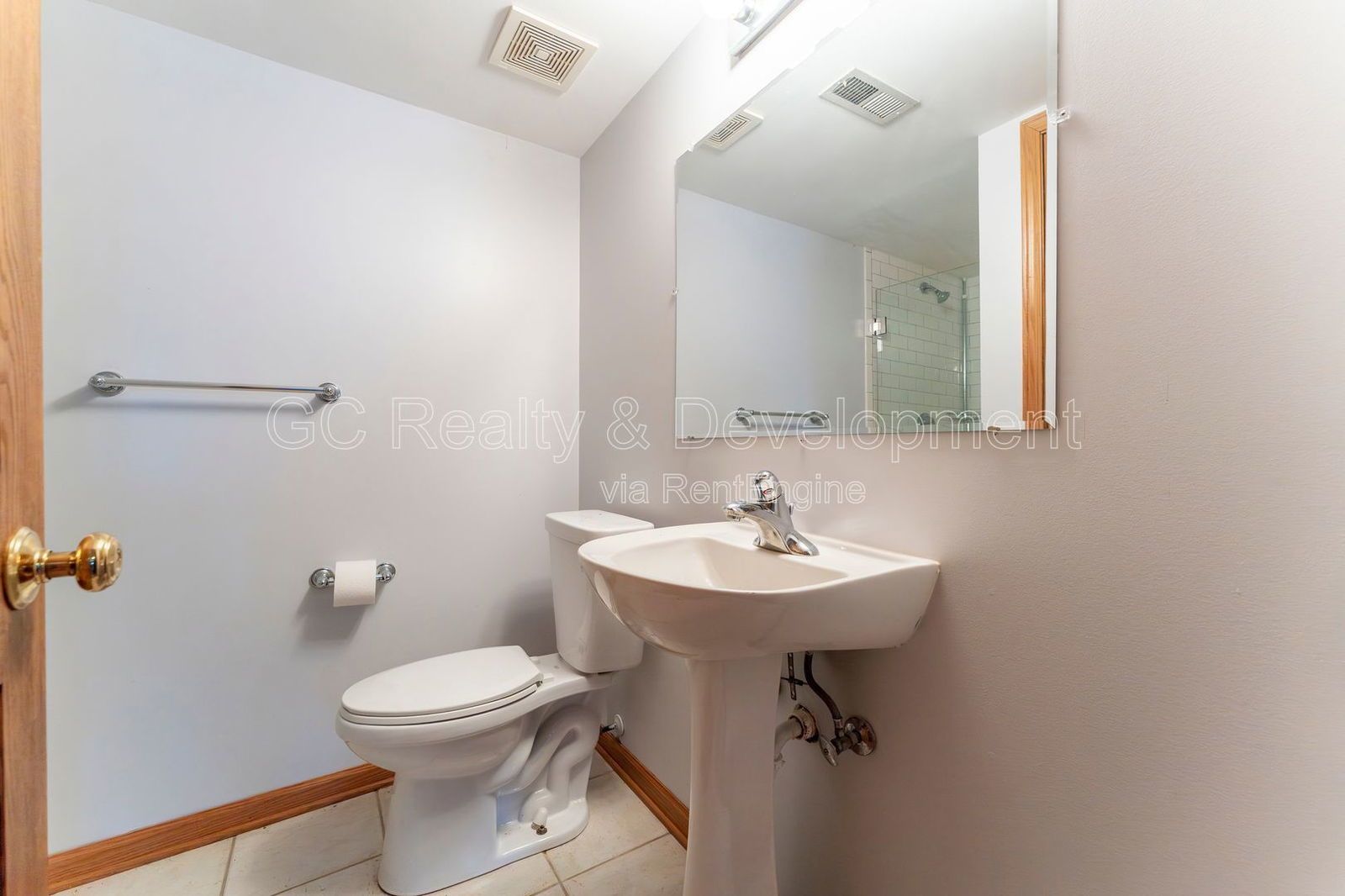 *** END UNIT / 1700+ SQFT / 3 BDRM - 3.5 BTH / FIN BASEMENT / ATTACHED 2 CAR GARAGE *** property image