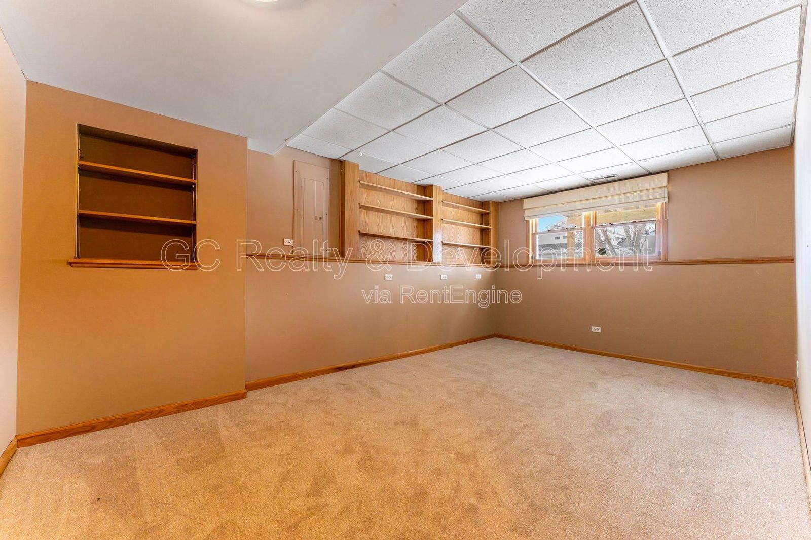 *** END UNIT / 1700+ SQFT / 3 BDRM - 3.5 BTH / FIN BASEMENT / ATTACHED 2 CAR GARAGE *** property image