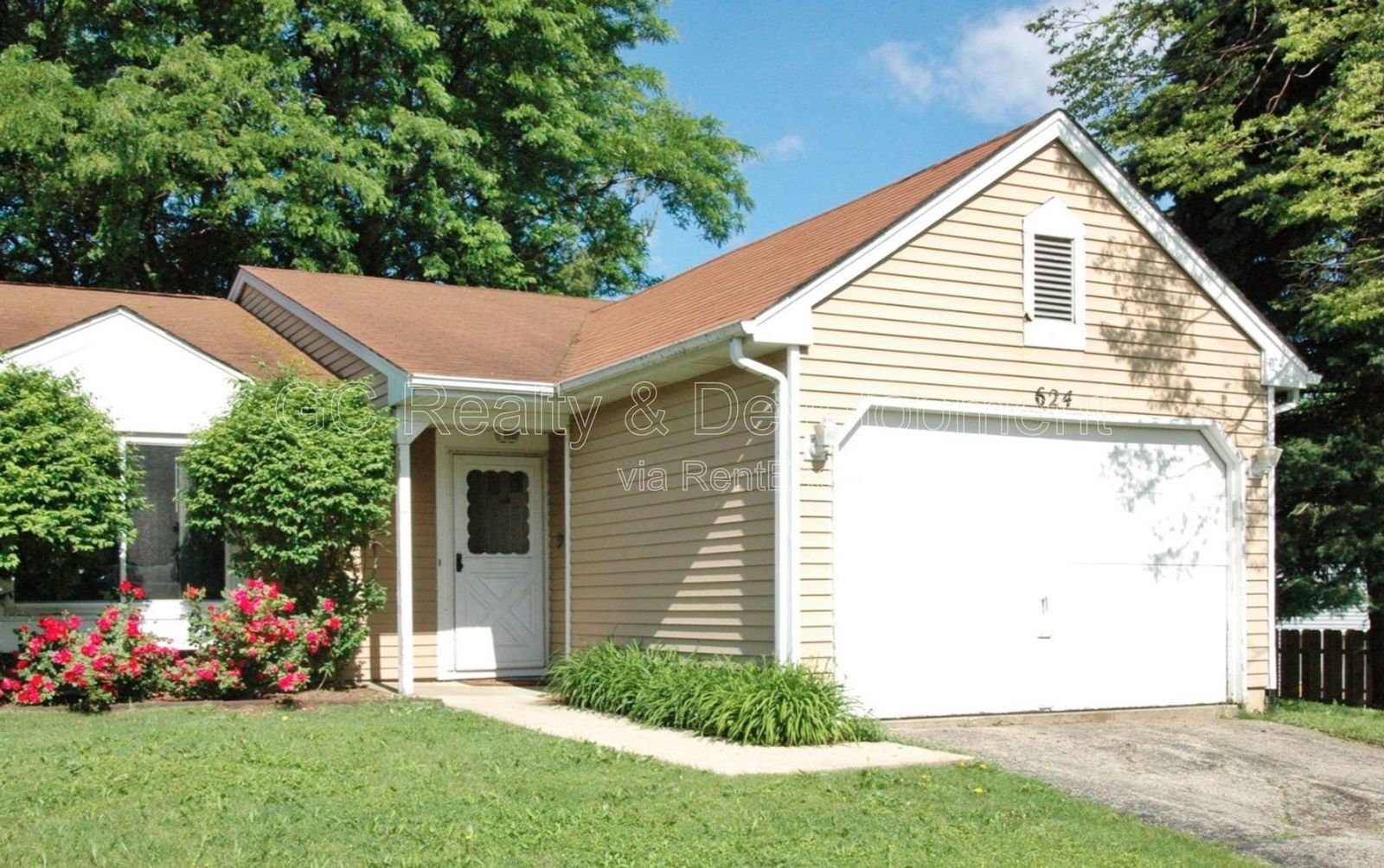 *** 2 BDRM / PET FRIENDLY / ATTACHED GARAGE PARKING / SCHOOL DISTRICT 46 / FENCED YARD *** property image