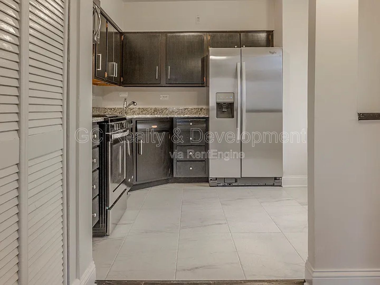 *** $350 OFF RENT / UPDATED 2 BDRM - 1 BTH / SOUTH SHORE LOCATION / HARDWOOD FLOORS / SS APPL INCL *** property image