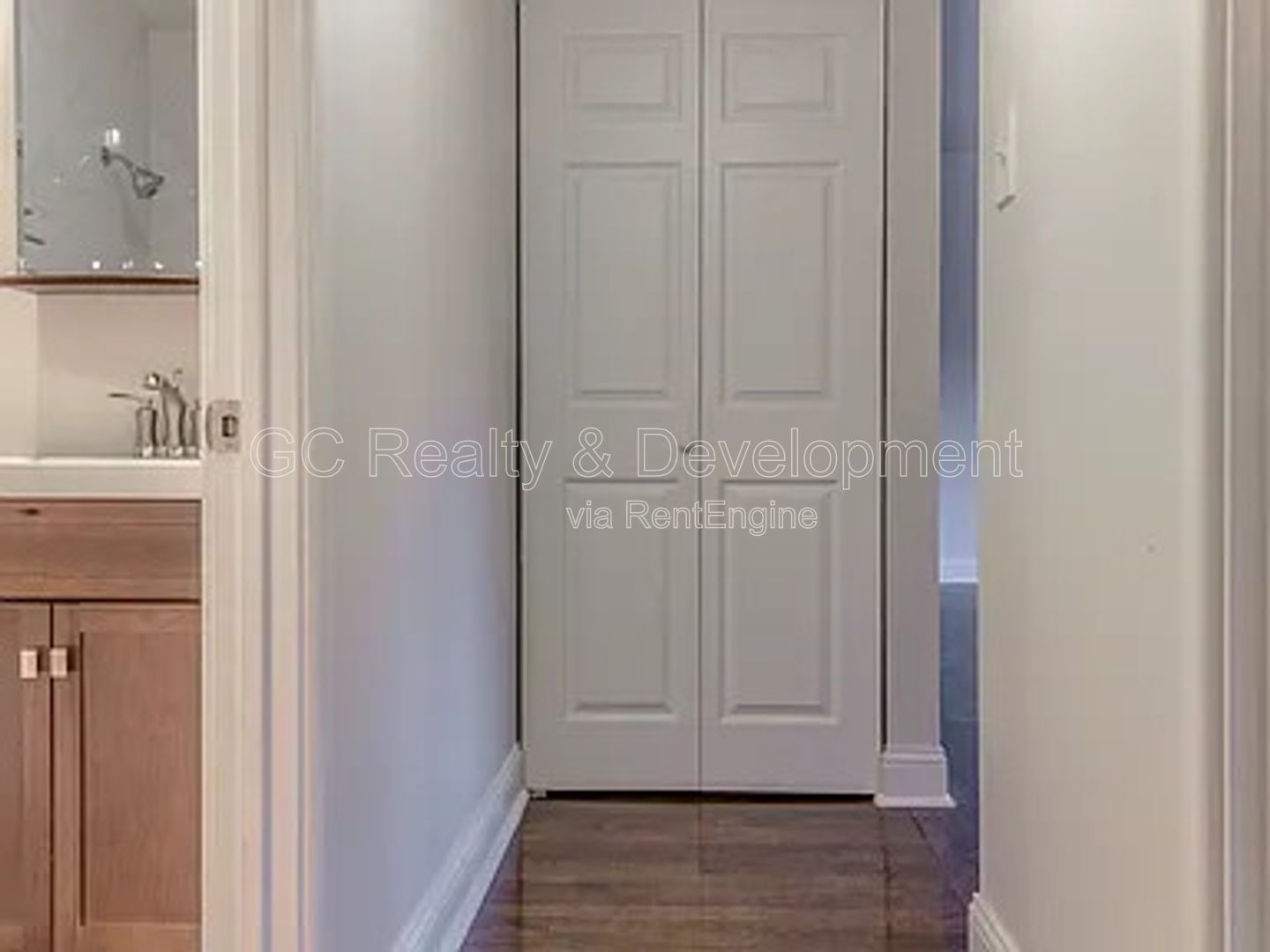 *** $350 OFF RENT / UPDATED 2 BDRM - 1 BTH / SOUTH SHORE LOCATION / HARDWOOD FLOORS / SS APPL INCL *** property image