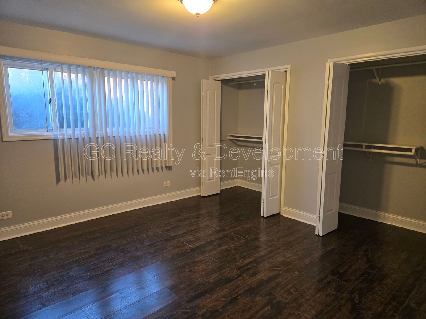 *** $350 OFF RENT / UPDATED 2 BDRM - 1 BTH / SOUTH SHORE LOCATION / HARDWOOD FLOORS / SS APPL INCL *** property image