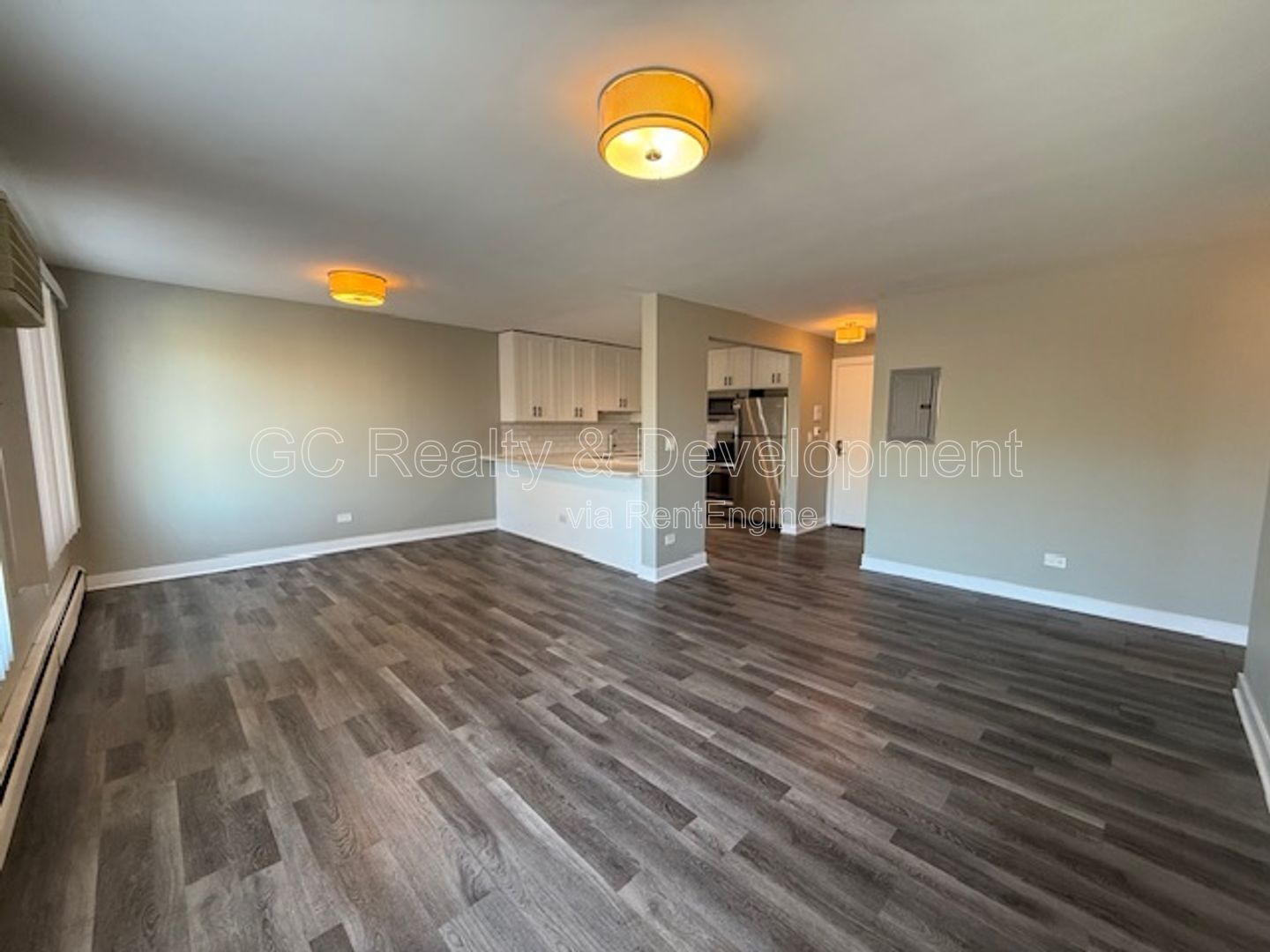 *** RECENTLY UPDATED / IN UNIT LAUNDRY / TENANT ONLY PAYS ELECTRIC / SS APPL *** property image