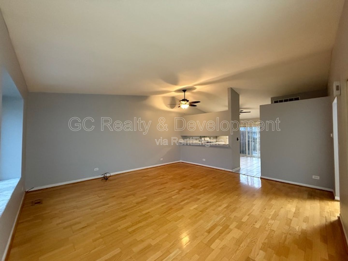 *** 2 BDRM / PET FRIENDLY / ATTACHED GARAGE PARKING / SCHOOL DISTRICT 46 / FENCED YARD *** property image