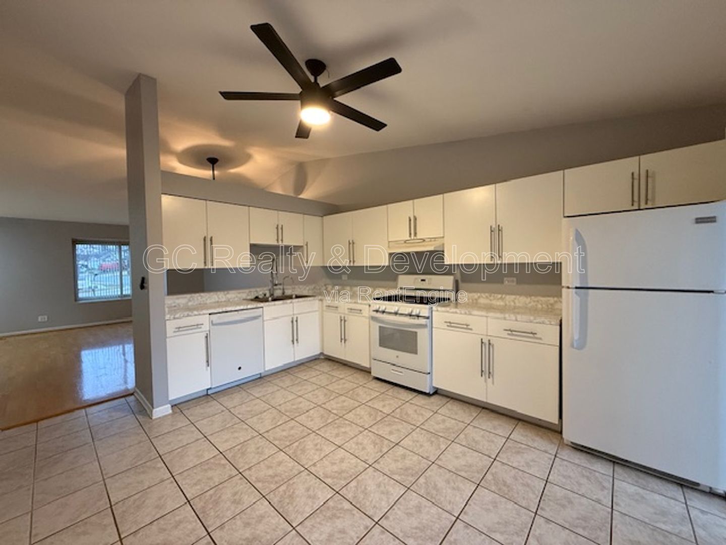 *** 2 BDRM / PET FRIENDLY / ATTACHED GARAGE PARKING / SCHOOL DISTRICT 46 / FENCED YARD *** property image