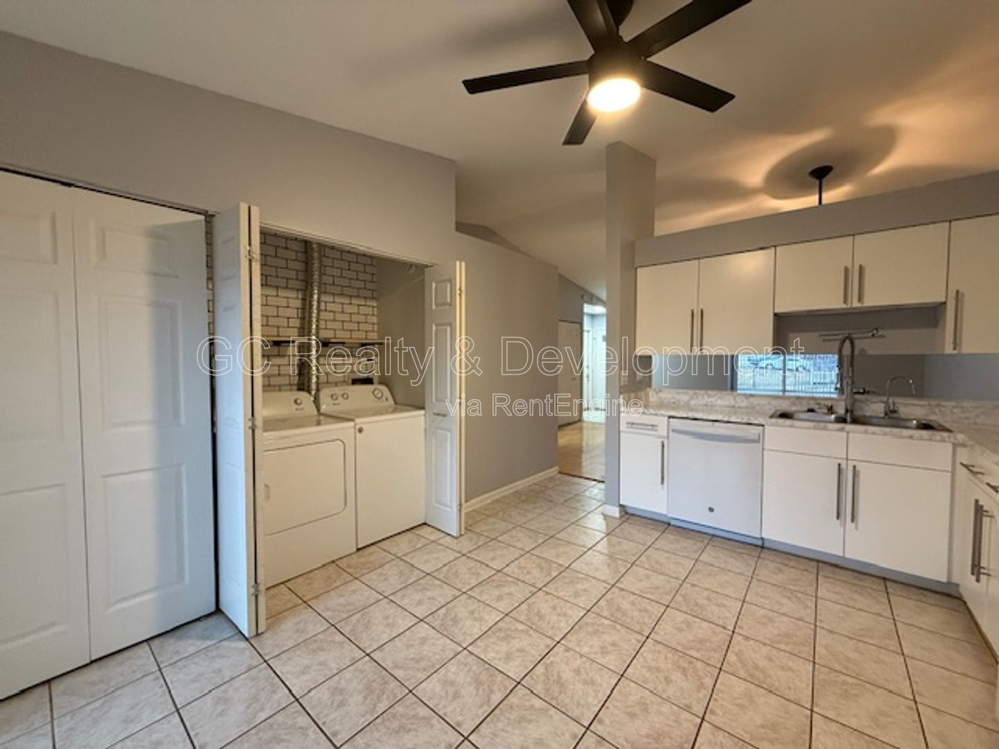 *** 2 BDRM / PET FRIENDLY / ATTACHED GARAGE PARKING / SCHOOL DISTRICT 46 / FENCED YARD *** property image