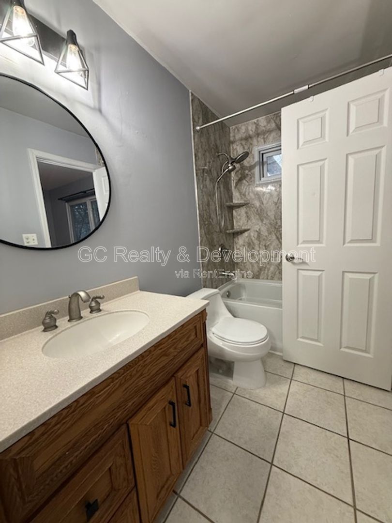 *** 2 BDRM / PET FRIENDLY / ATTACHED GARAGE PARKING / SCHOOL DISTRICT 46 / FENCED YARD *** property image