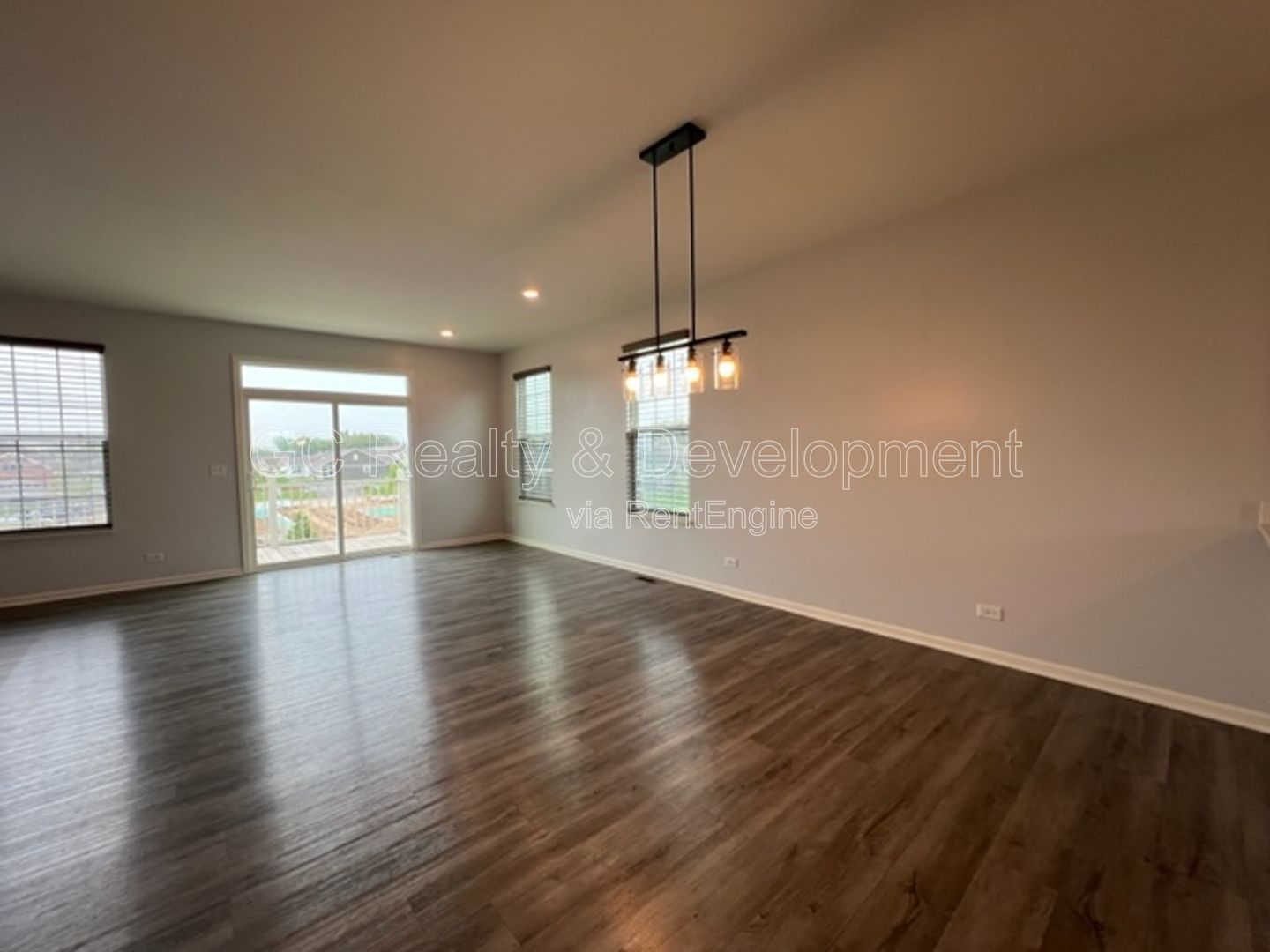 *** WOODLORE ESTATES / 3 BDRM / 2.5 BTH / ATTACHED GARAGE / LAWNCARE & SNOW REMOVAL INCL*** property image