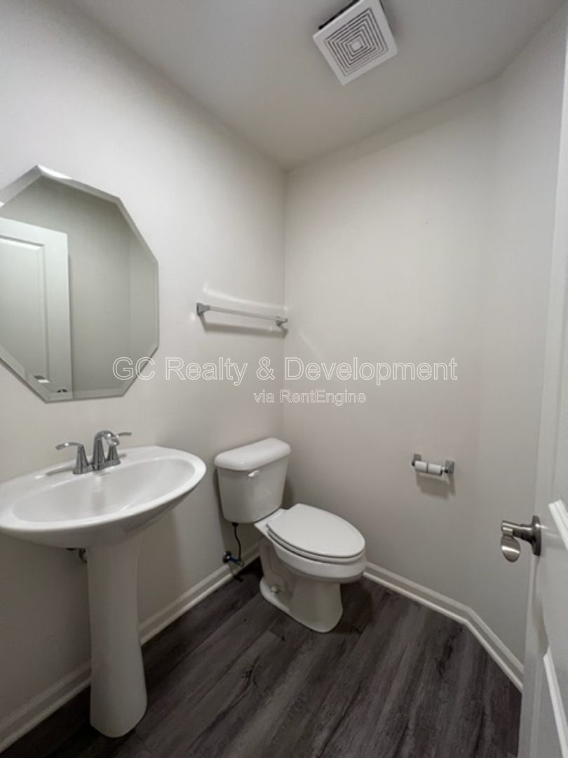 *** WOODLORE ESTATES / 3 BDRM / 2.5 BTH / ATTACHED GARAGE / LAWNCARE & SNOW REMOVAL INCL*** property image