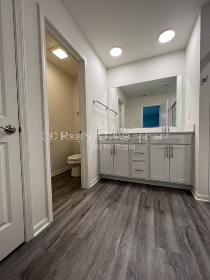 *** WOODLORE ESTATES / 3 BDRM / 2.5 BTH / ATTACHED GARAGE / LAWNCARE & SNOW REMOVAL INCL*** property image