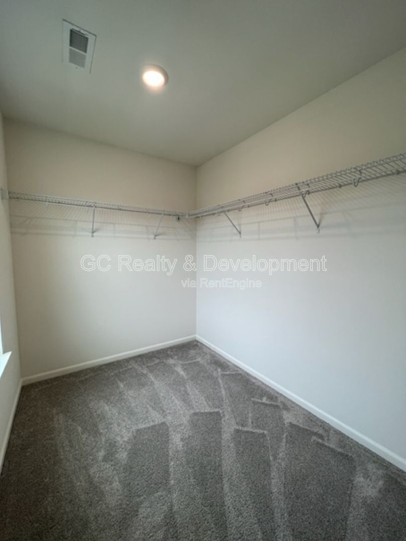 *** WOODLORE ESTATES / 3 BDRM / 2.5 BTH / ATTACHED GARAGE / LAWNCARE & SNOW REMOVAL INCL*** property image