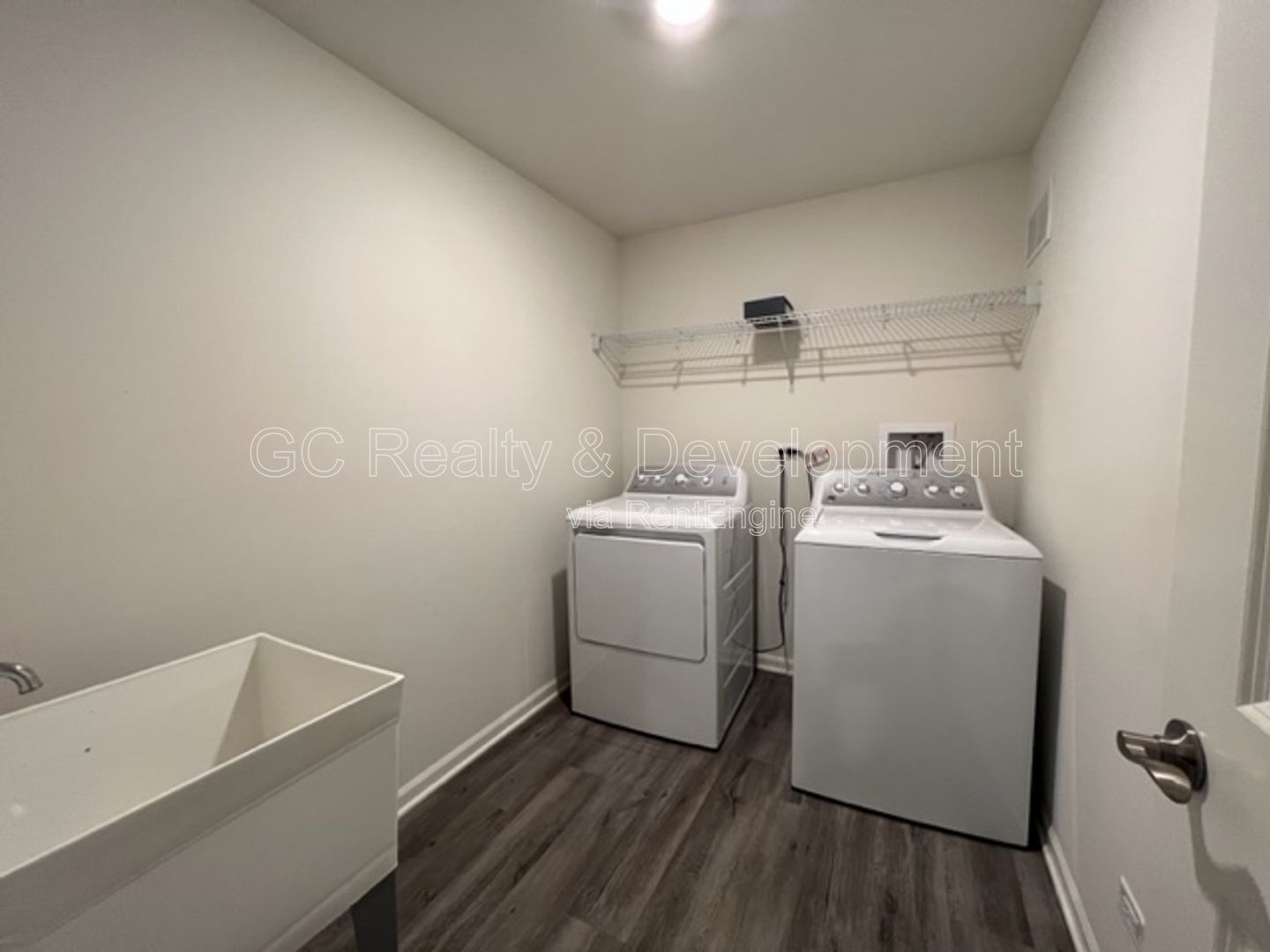 *** WOODLORE ESTATES / 3 BDRM / 2.5 BTH / ATTACHED GARAGE / LAWNCARE & SNOW REMOVAL INCL*** property image