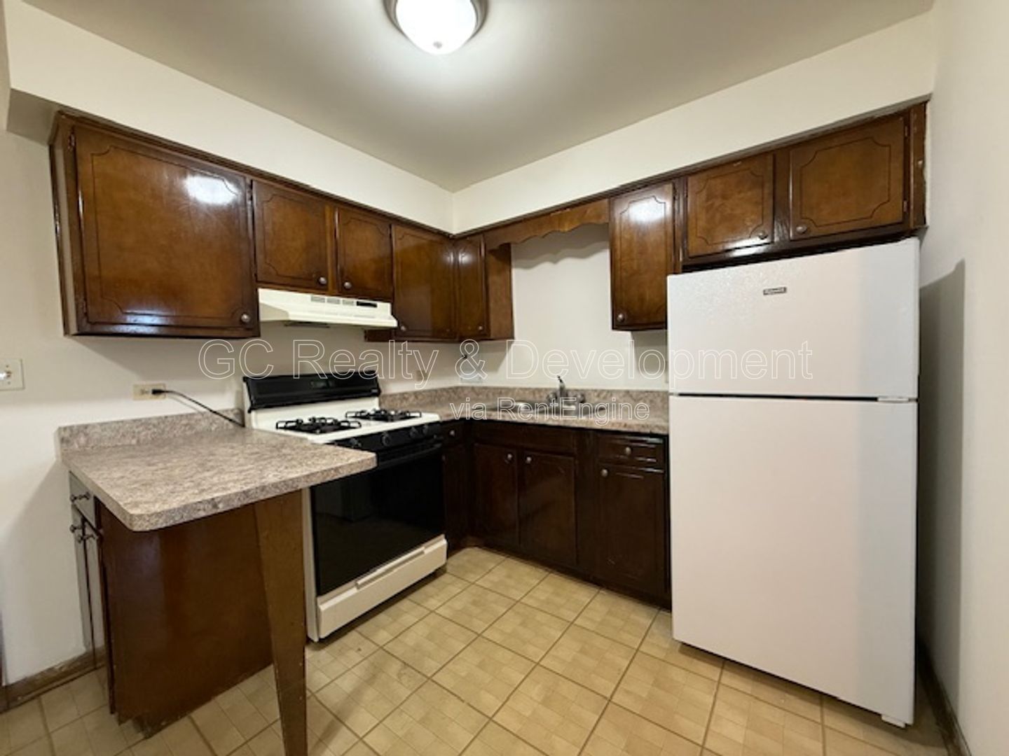 *** 2 BDRM / PARKING INCL / STORAGE UNIT / ON SITE LAUNDRY / ONLY PAY ELECTRIC *** property image