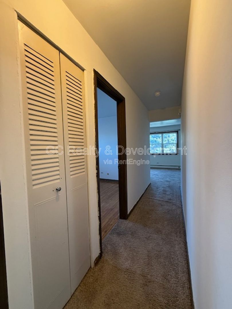 *** 2 BDRM / PARKING INCL / STORAGE UNIT / ON SITE LAUNDRY / ONLY PAY ELECTRIC *** property image