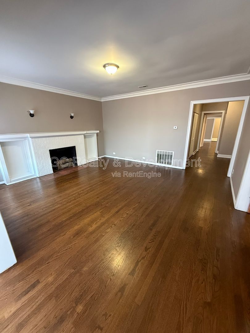 ***REMODELED OVERLOOKING WASHINGTON PARK / 1,400 SF PLUS / 2 FULL BATHS / CENTRAL AIR*** property image