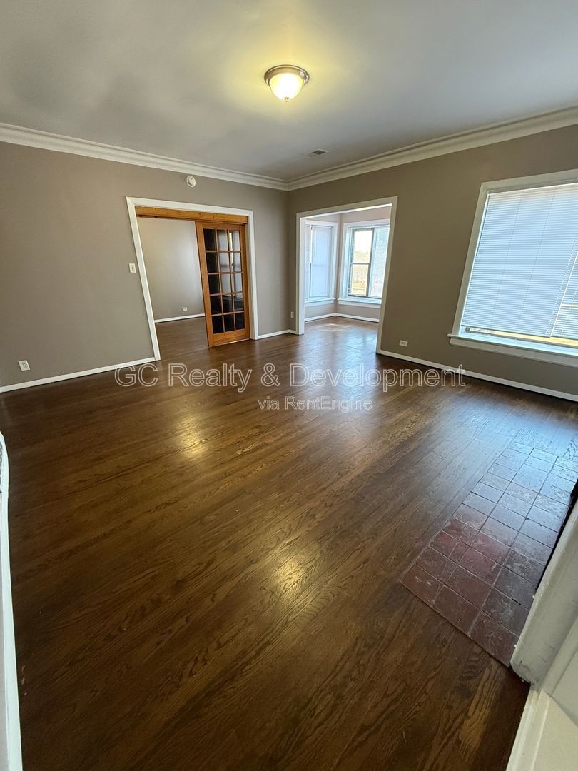 ***REMODELED OVERLOOKING WASHINGTON PARK / 1,400 SF PLUS / 2 FULL BATHS / CENTRAL AIR*** property image