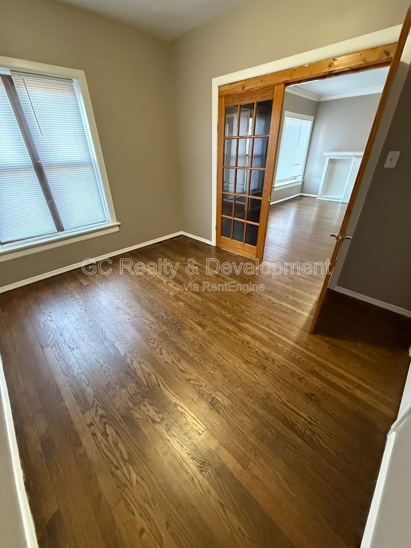 ***REMODELED OVERLOOKING WASHINGTON PARK / 1,400 SF PLUS / 2 FULL BATHS / CENTRAL AIR*** property image