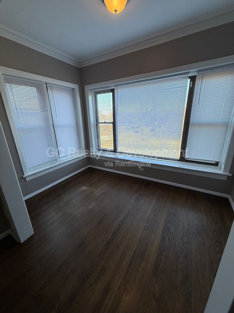 ***REMODELED OVERLOOKING WASHINGTON PARK / 1,400 SF PLUS / 2 FULL BATHS / CENTRAL AIR*** property image