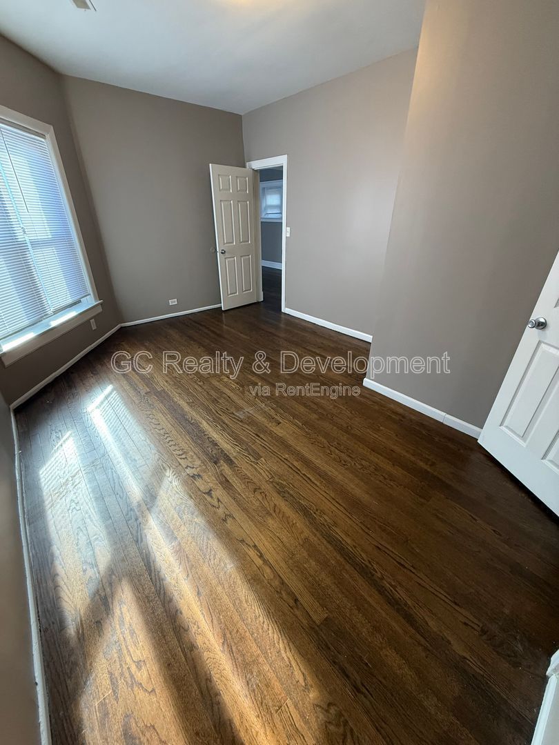 ***REMODELED OVERLOOKING WASHINGTON PARK / 1,400 SF PLUS / 2 FULL BATHS / CENTRAL AIR*** property image