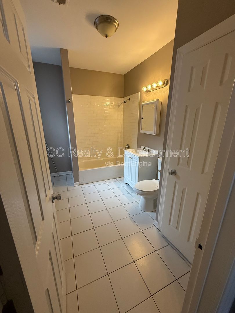***REMODELED OVERLOOKING WASHINGTON PARK / 1,400 SF PLUS / 2 FULL BATHS / CENTRAL AIR*** property image