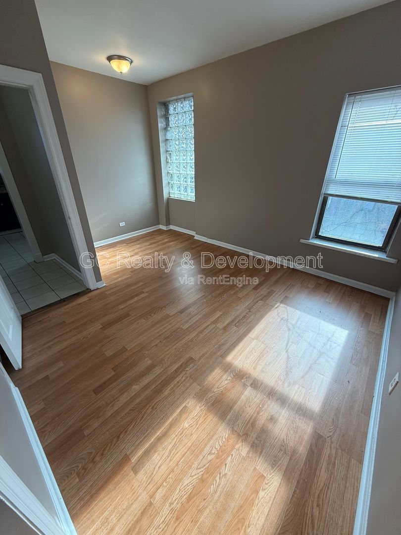***REMODELED OVERLOOKING WASHINGTON PARK / 1,400 SF PLUS / 2 FULL BATHS / CENTRAL AIR*** property image