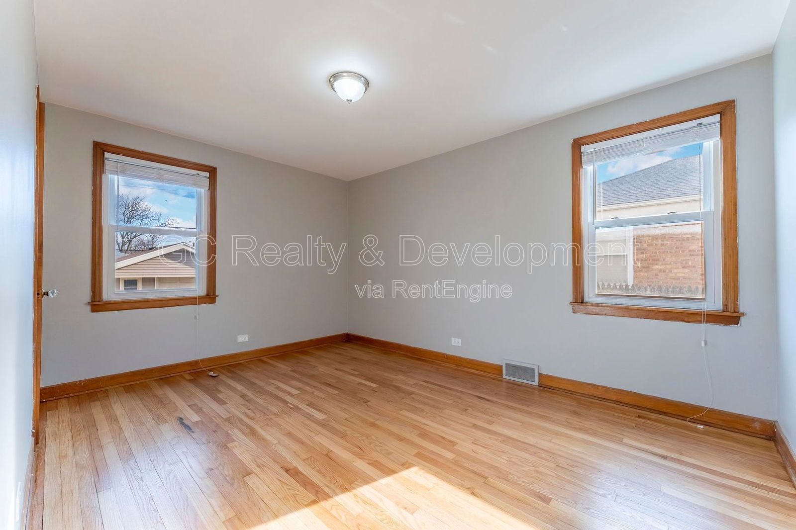 *** COMPLETE RENOVATION / 4 BDRM - 2 BTH / FENCED YARD / BASEMENT / DETACHED GARAGE *** property image