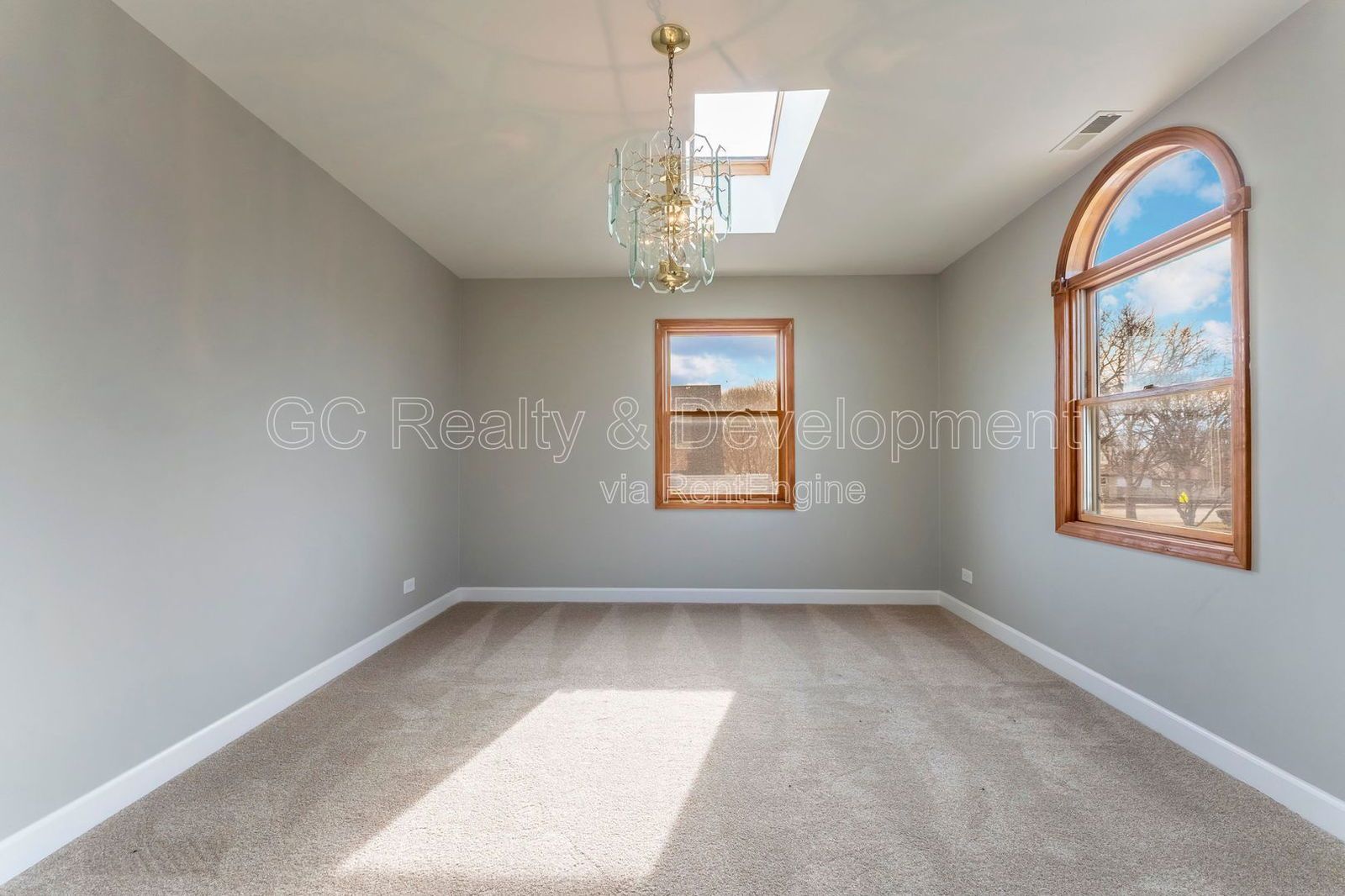 *** COMPLETE RENOVATION / 4 BDRM - 2 BTH / FENCED YARD / BASEMENT / DETACHED GARAGE *** property image