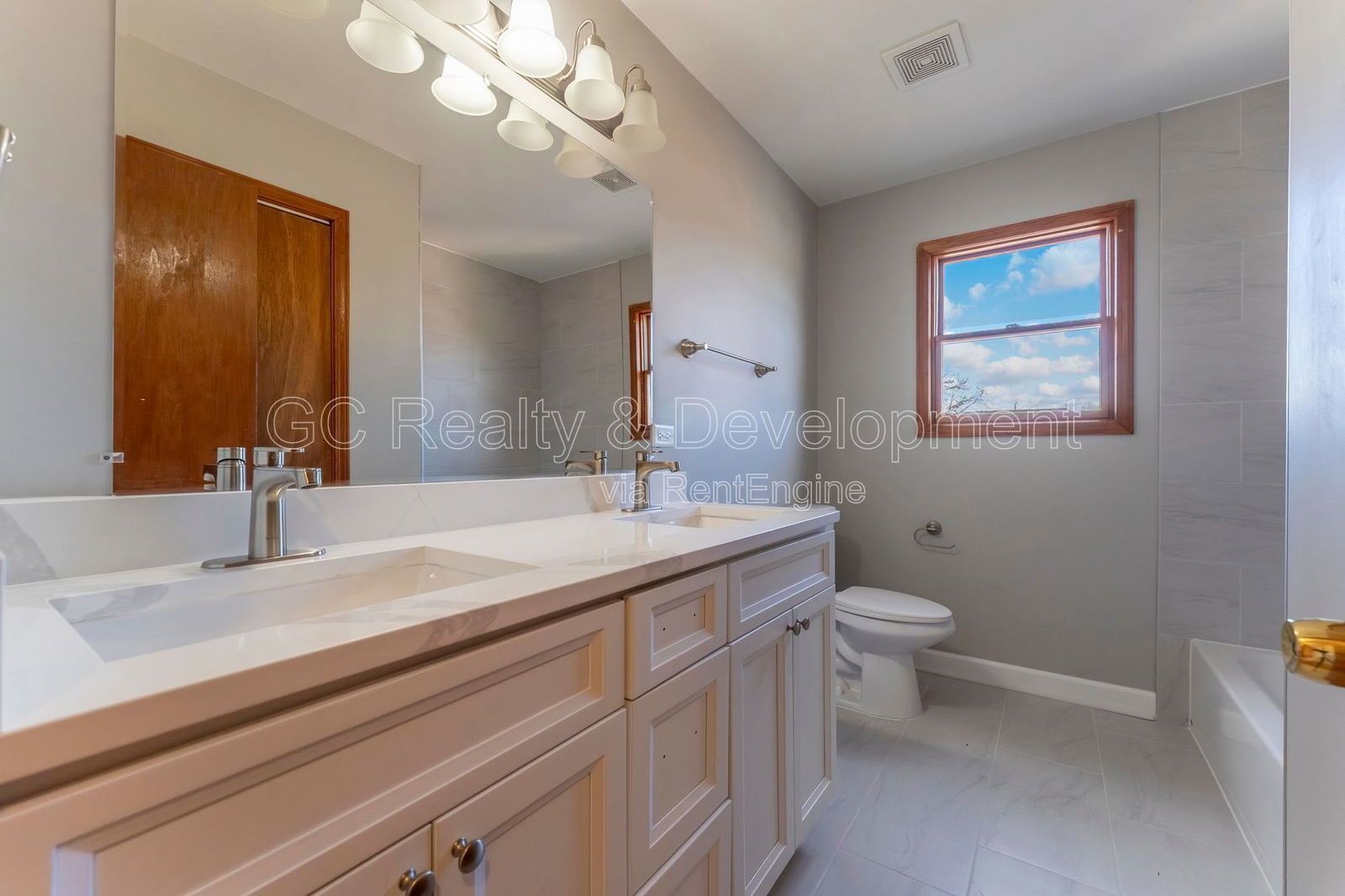 *** COMPLETE RENOVATION / 4 BDRM - 2 BTH / FENCED YARD / BASEMENT / DETACHED GARAGE *** property image