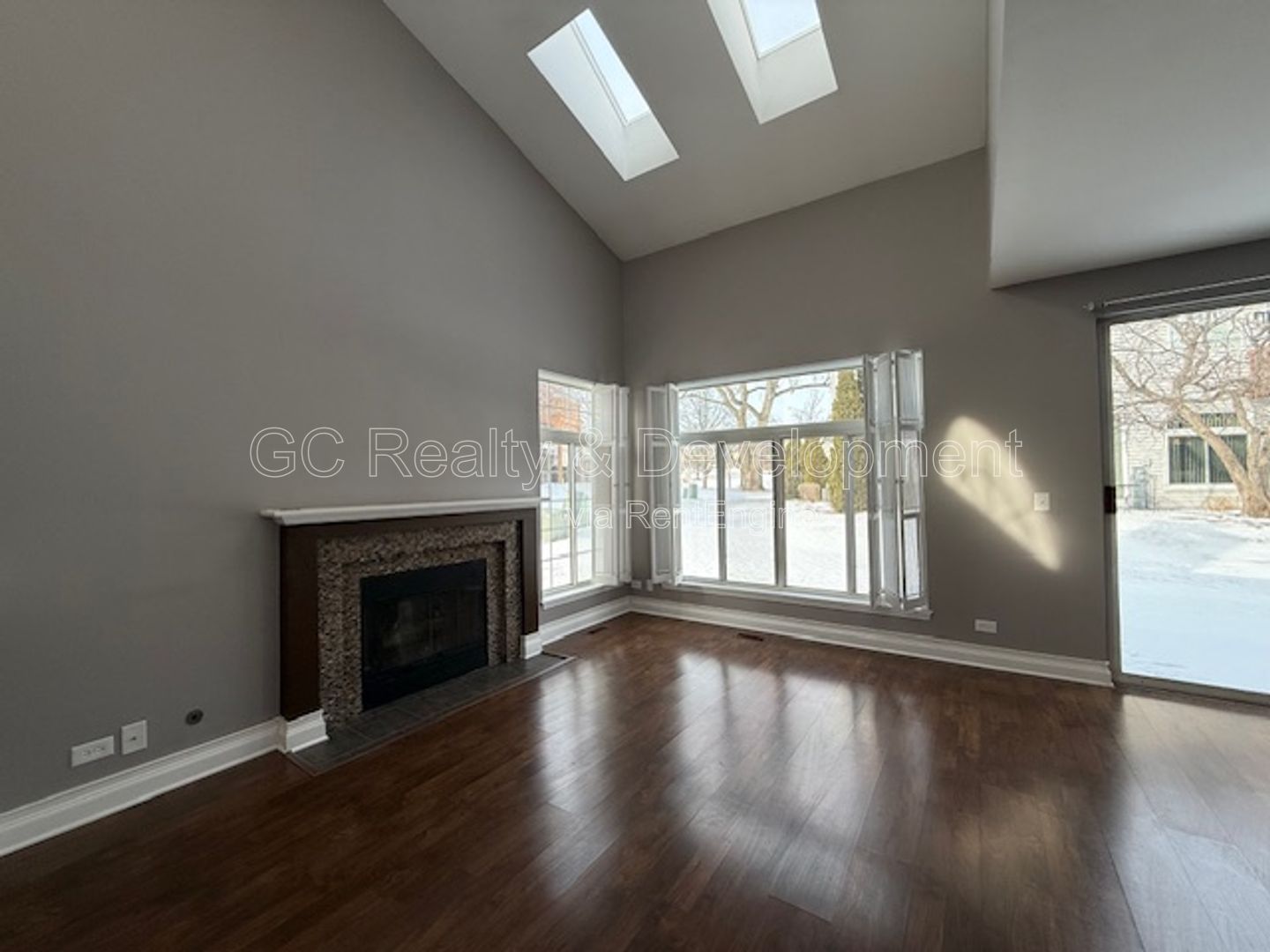 *** 2 BDRM - 2 BTH / IN UNIT LAUNDRY / ATTACHED GARAGE / QUICK ACCESS TO SHOPPING *** property image