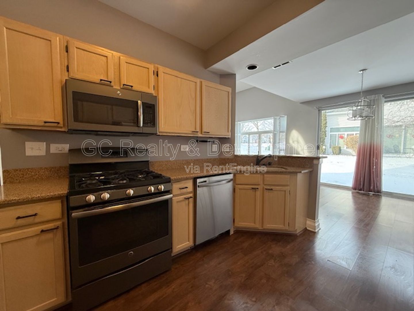 *** 2 BDRM - 2 BTH / IN UNIT LAUNDRY / ATTACHED GARAGE / QUICK ACCESS TO SHOPPING *** property image