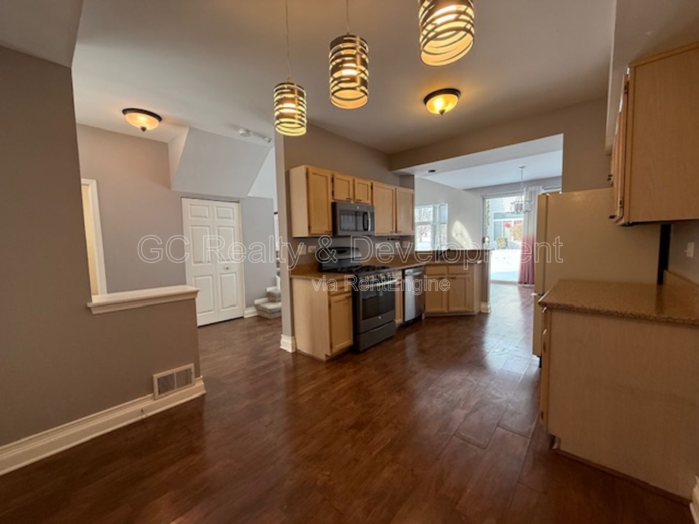 *** 2 BDRM - 2 BTH / IN UNIT LAUNDRY / ATTACHED GARAGE / QUICK ACCESS TO SHOPPING *** property image