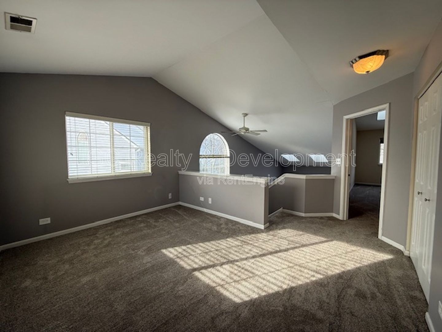 *** 2 BDRM - 2 BTH / IN UNIT LAUNDRY / ATTACHED GARAGE / QUICK ACCESS TO SHOPPING *** property image