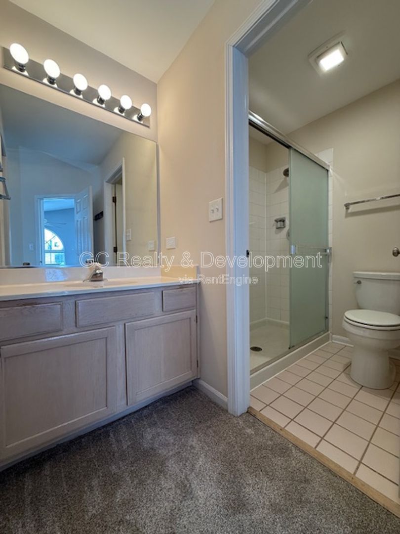 *** 2 BDRM - 2 BTH / IN UNIT LAUNDRY / ATTACHED GARAGE / QUICK ACCESS TO SHOPPING *** property image