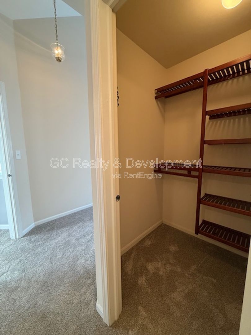 *** 2 BDRM - 2 BTH / IN UNIT LAUNDRY / ATTACHED GARAGE / QUICK ACCESS TO SHOPPING *** property image