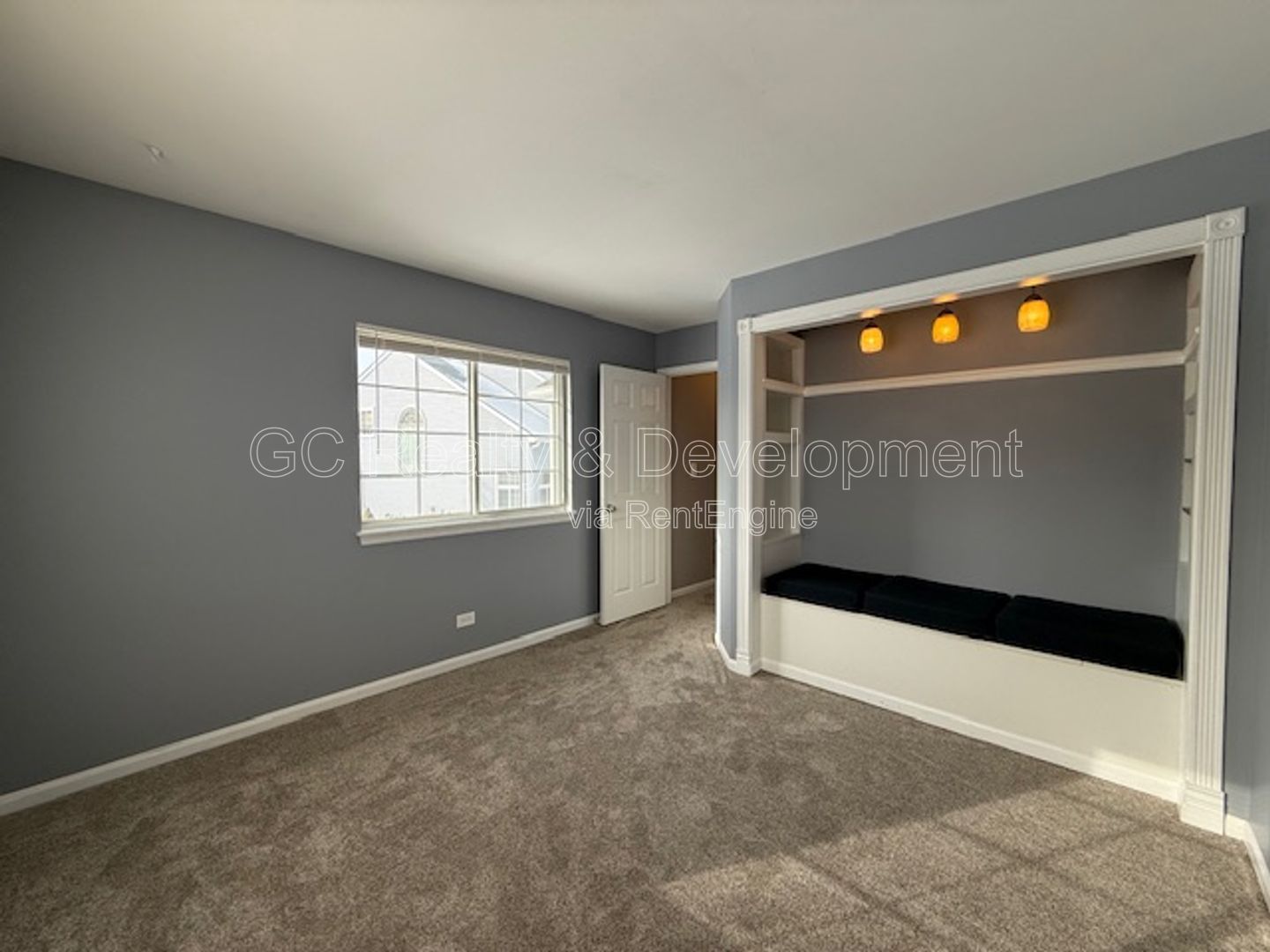 *** 2 BDRM - 2 BTH / IN UNIT LAUNDRY / ATTACHED GARAGE / QUICK ACCESS TO SHOPPING *** property image