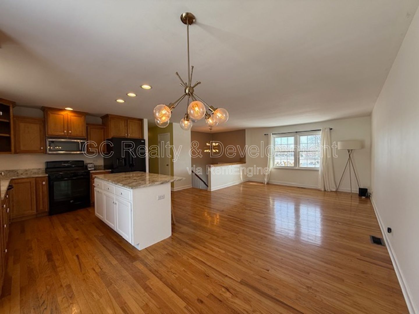 *** 3 BDRM - 2 BTH / FIN BASEMENT / DISTRICT 203 / REAR DECK W LOWER LVL WALK OUT / 2000 + SQFT *** property image