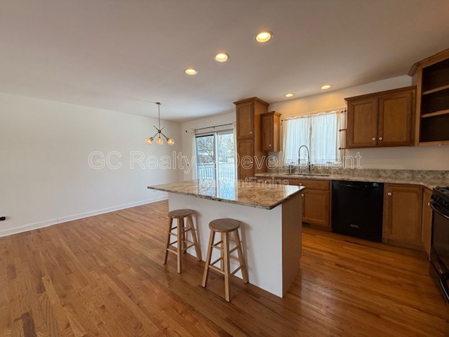 *** 3 BDRM - 2 BTH / FIN BASEMENT / DISTRICT 203 / REAR DECK W LOWER LVL WALK OUT / 2000 + SQFT *** property image