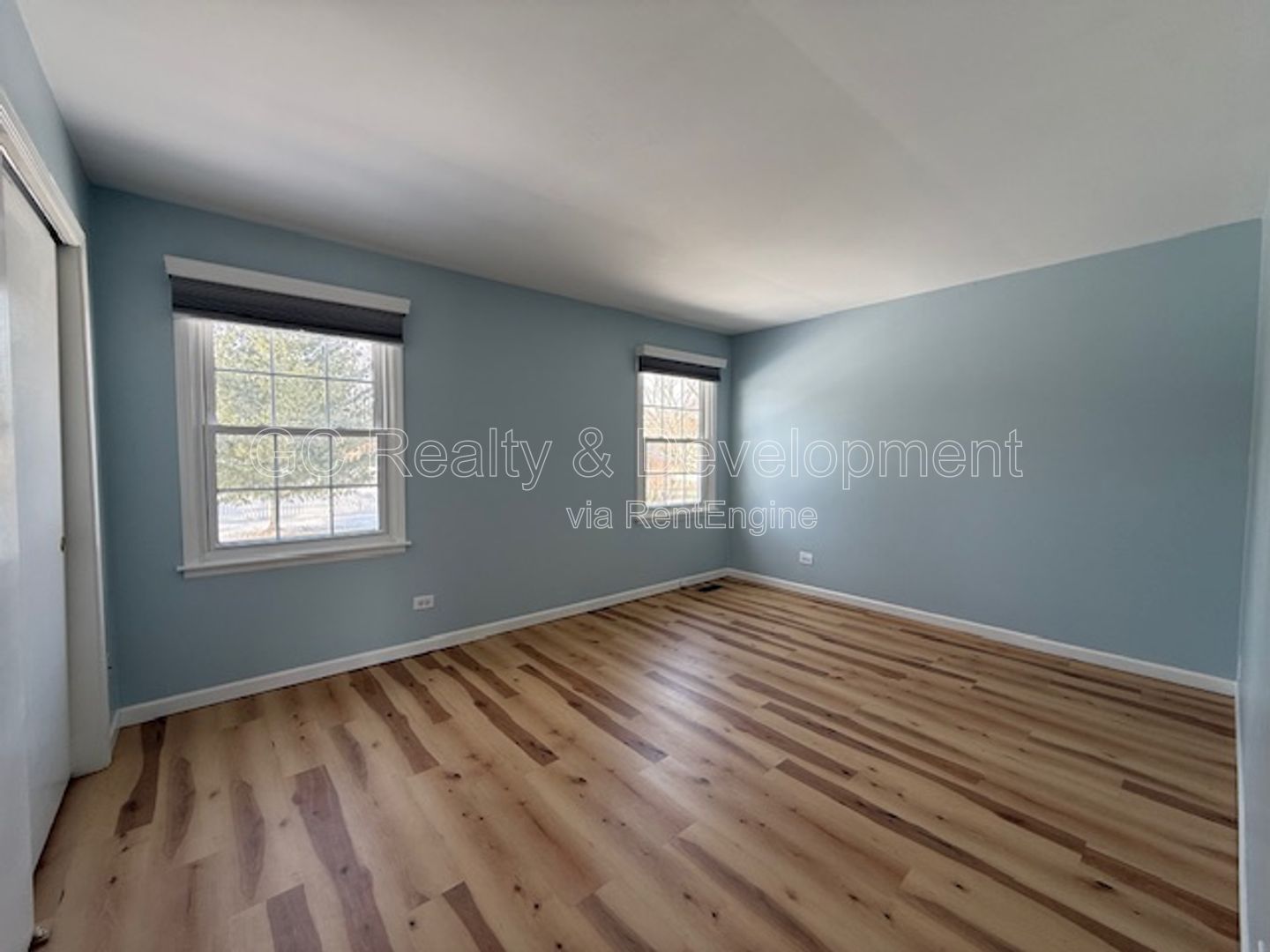 *** 3 BDRM - 2 BTH / FIN BASEMENT / DISTRICT 203 / REAR DECK W LOWER LVL WALK OUT / 2000 + SQFT *** property image