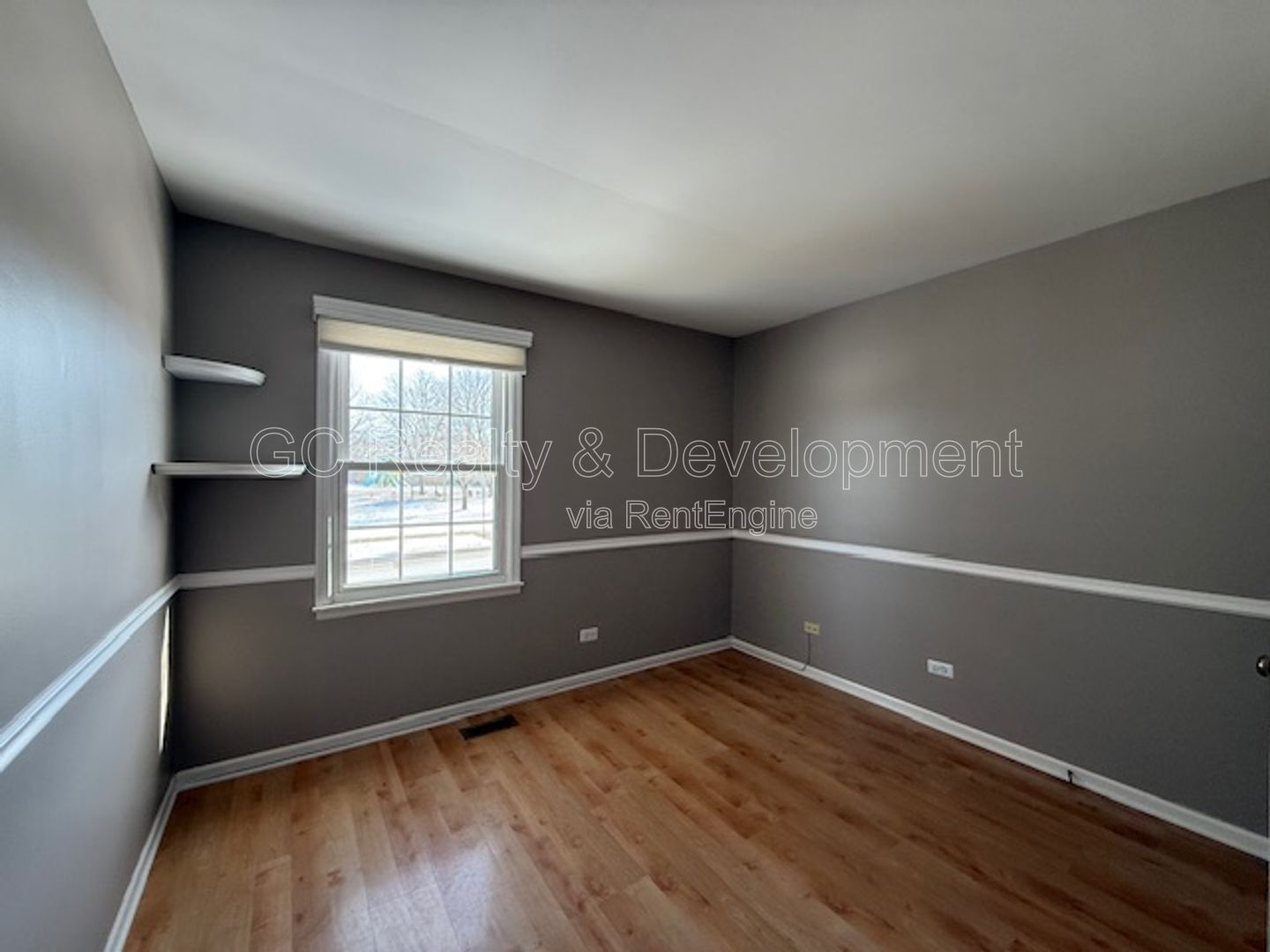 *** 3 BDRM - 2 BTH / FIN BASEMENT / DISTRICT 203 / REAR DECK W LOWER LVL WALK OUT / 2000 + SQFT *** property image