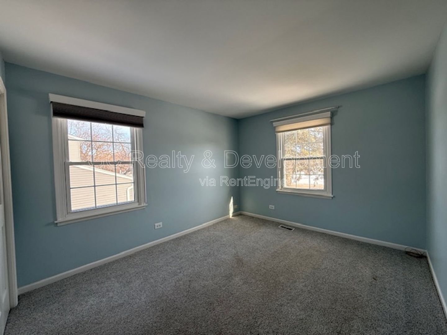 *** 3 BDRM - 2 BTH / FIN BASEMENT / DISTRICT 203 / REAR DECK W LOWER LVL WALK OUT / 2000 + SQFT *** property image