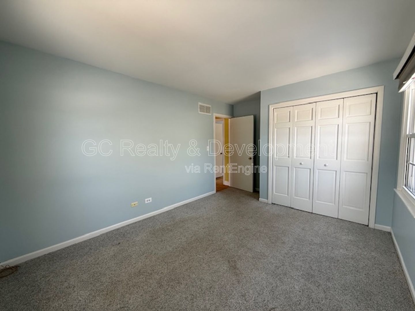 *** 3 BDRM - 2 BTH / FIN BASEMENT / DISTRICT 203 / REAR DECK W LOWER LVL WALK OUT / 2000 + SQFT *** property image